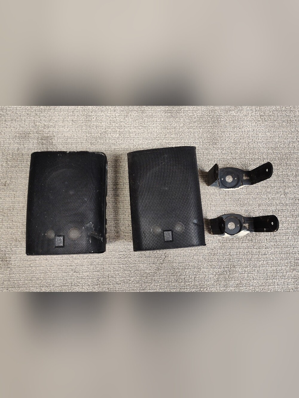 Set of 2 Yamaha NS-AW Series indoor/outdoor speakers Work just fine - Read Desc
